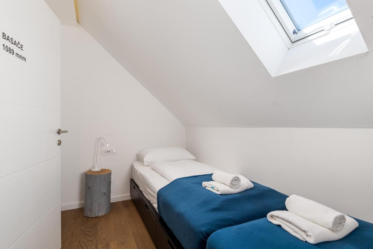 Modern Alpine Monsalbius Chalet Baske Ostarije Εξωτερικό φωτογραφία