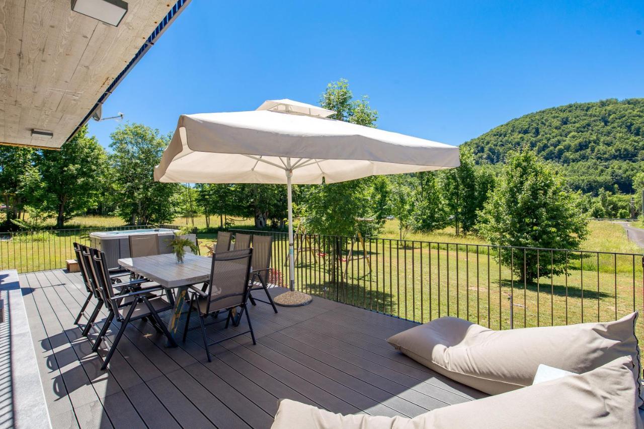 Modern Alpine Monsalbius Chalet Baske Ostarije Εξωτερικό φωτογραφία