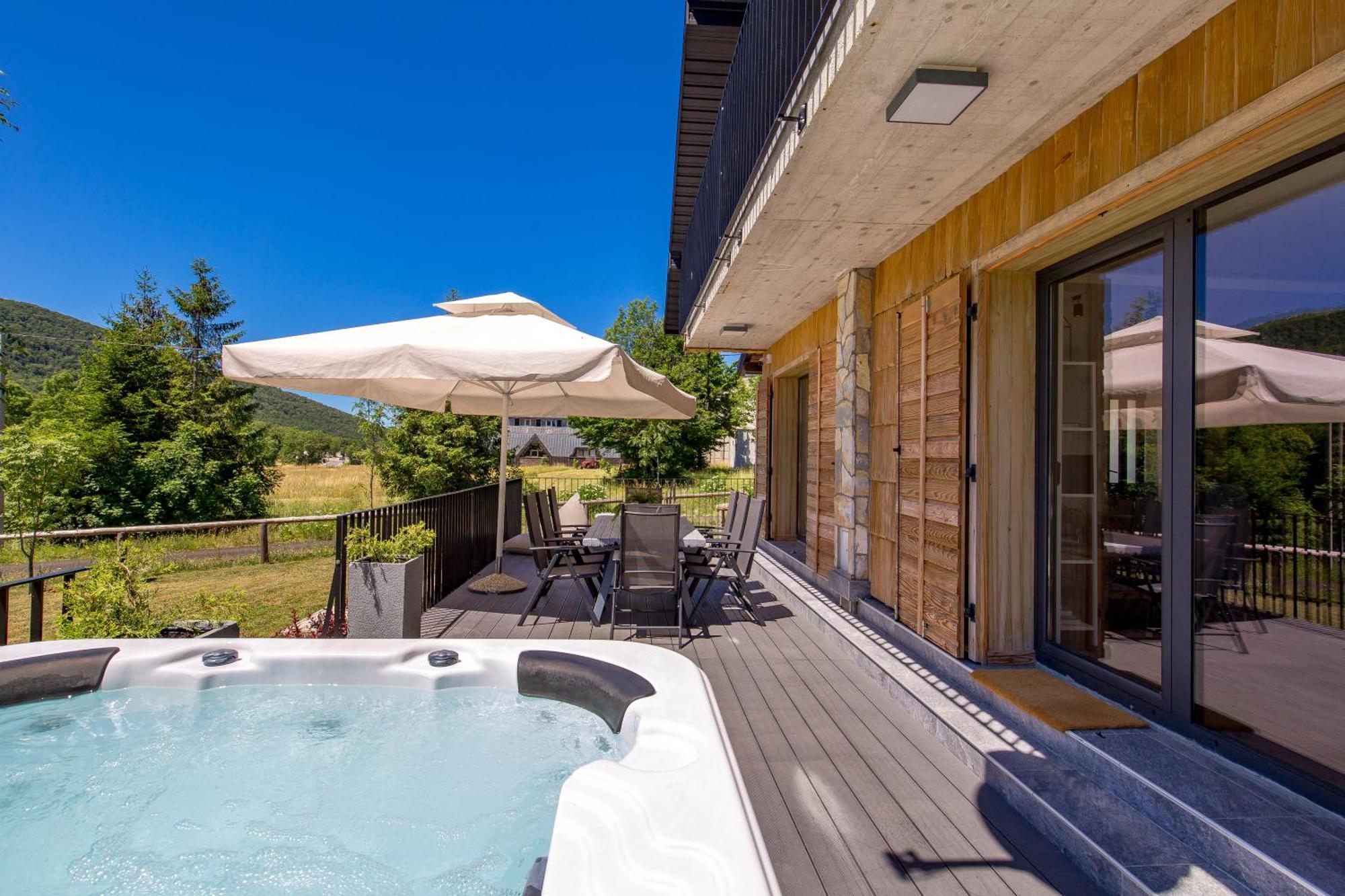 Modern Alpine Monsalbius Chalet Baske Ostarije Εξωτερικό φωτογραφία