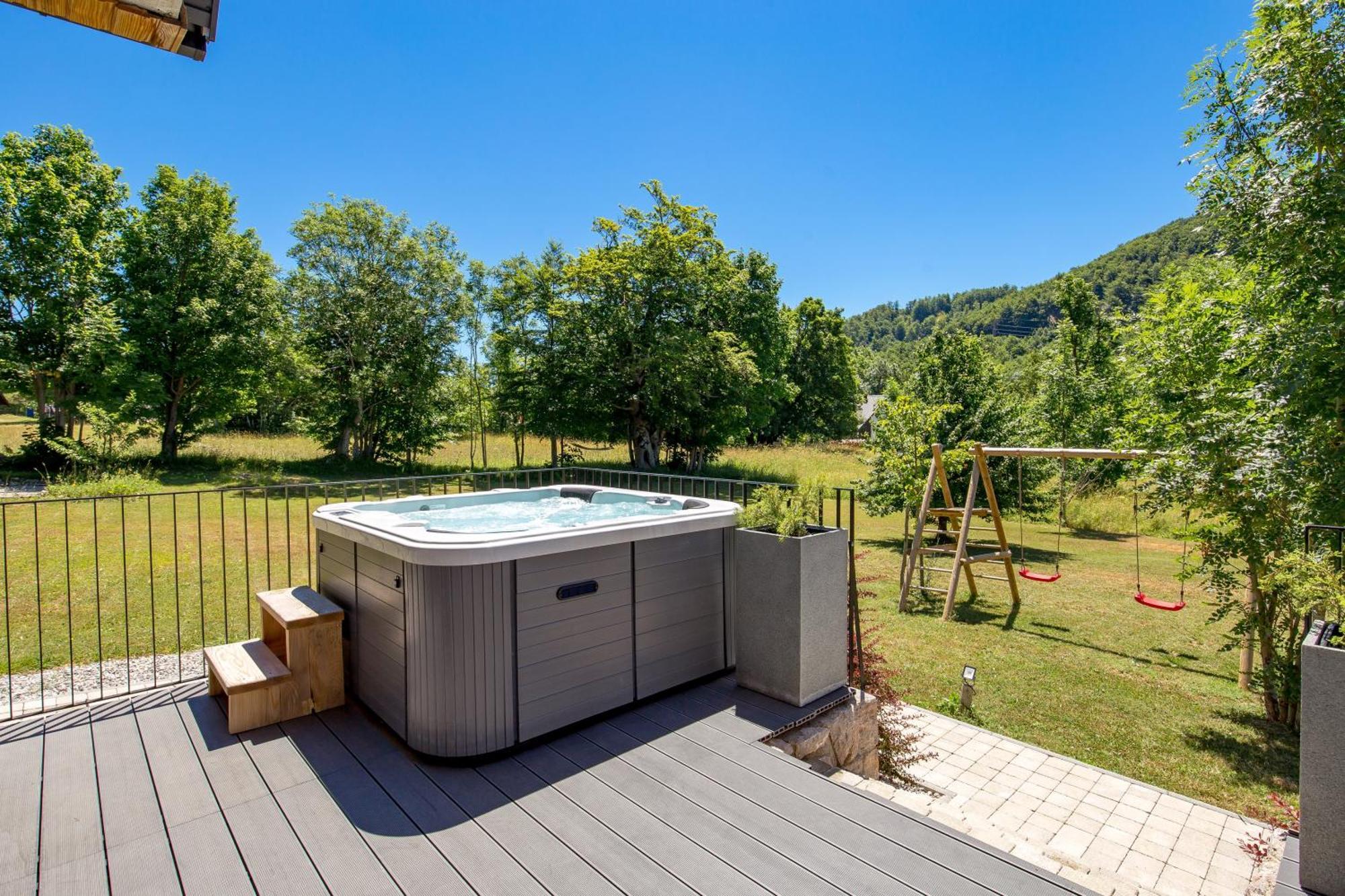 Modern Alpine Monsalbius Chalet Baske Ostarije Εξωτερικό φωτογραφία